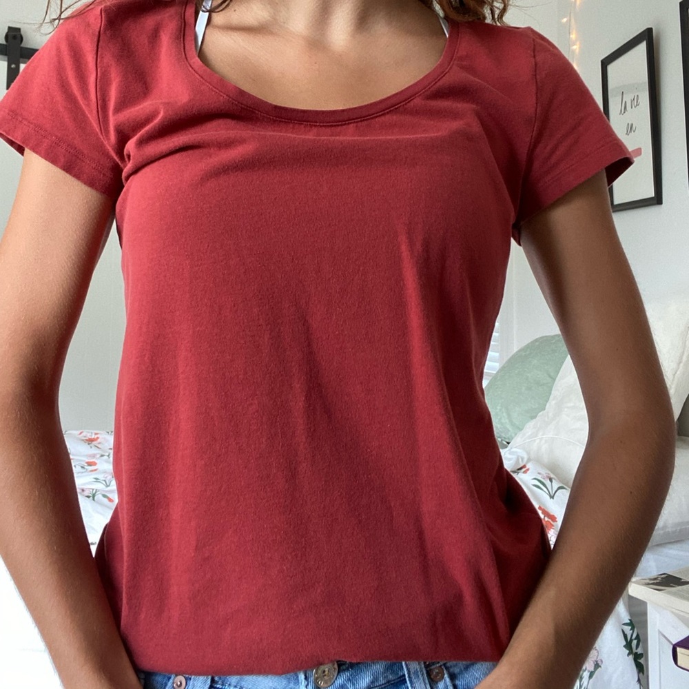 burgundy plain crew neck tee